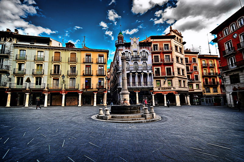 Plaza del Torico By José Luis Mieza CC BY 2.0 via Wikimedia Commons