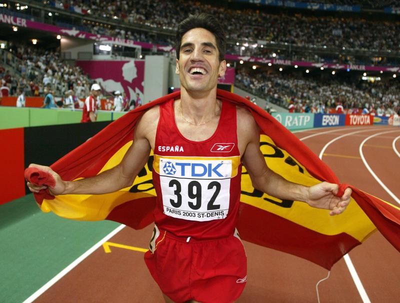 Eliseo Martín tras ganar la medalla de bronce en el Campeonato del Mundo de París en 2003