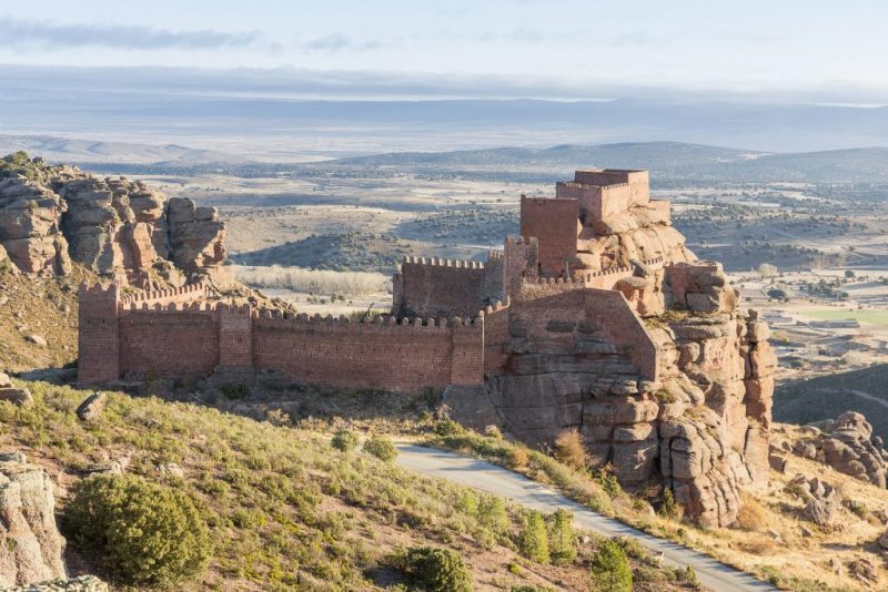 La ruta de los Montes Universales de Slow Driving te descubrirá la comarca de la Sierra de Albarracín. Esta sierra alberga parajes preciosos, con una orografía típica de la provincia de Teruel: barrancos, cañones, peñas y valles.
