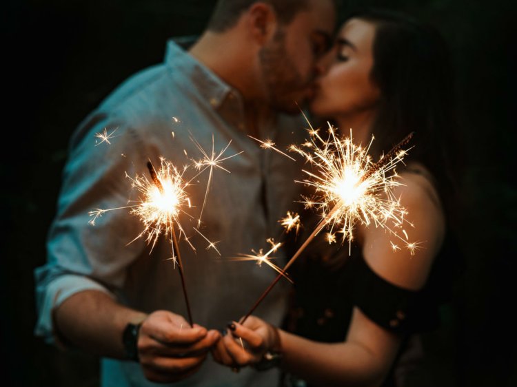costumbres de Nochevieja los besos lo más importante para mantener el amor en el año nuevo