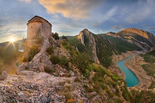 El Montsec es una de las experiencias que no te puedes perder en Aragón