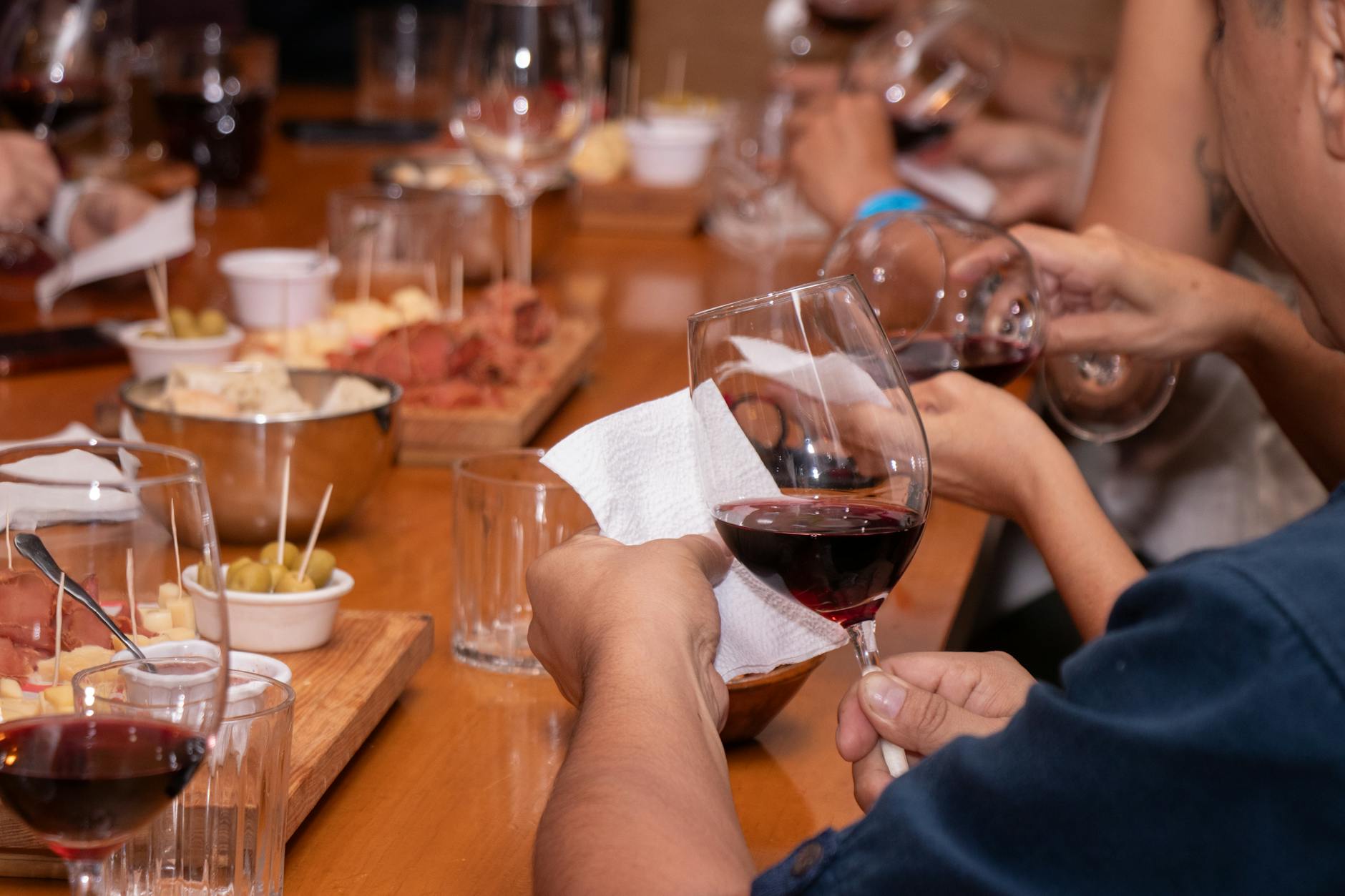 enoturismo Aragón en Bodegas en Aragón abiertas al público en 2026: visitas, catas y reservas