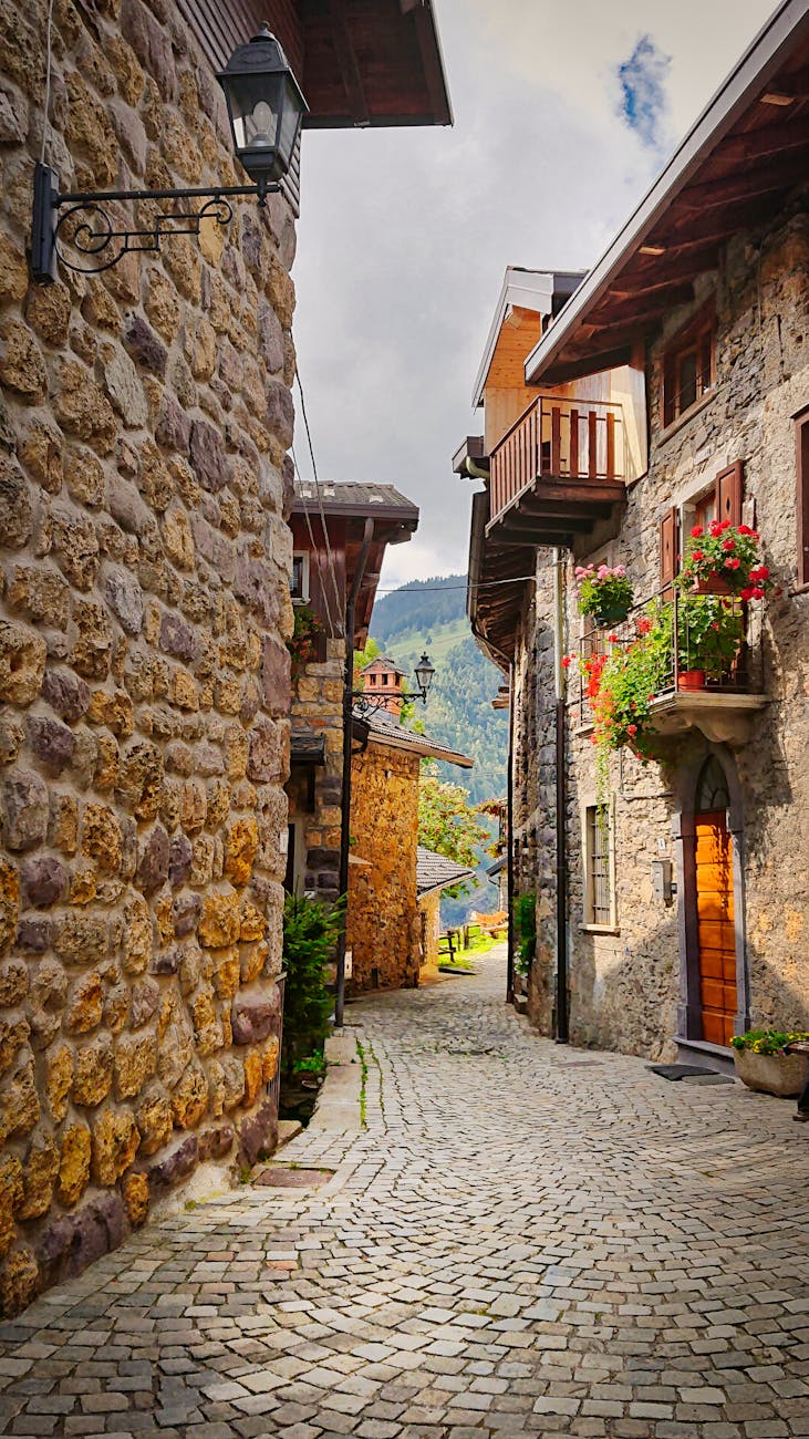 pueblos medievales de Aragón en Pueblos de Aragón para visitar en mayo: flores, calma y sin turistas